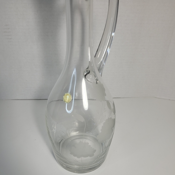 Gorgeous Floral Etched Glass Tall Vintage Decanter Made in Romania - Picture 5 of 12